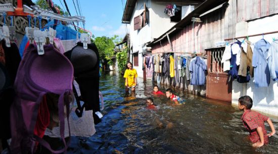 Tayland'da Sel Kabusu Sürüyor